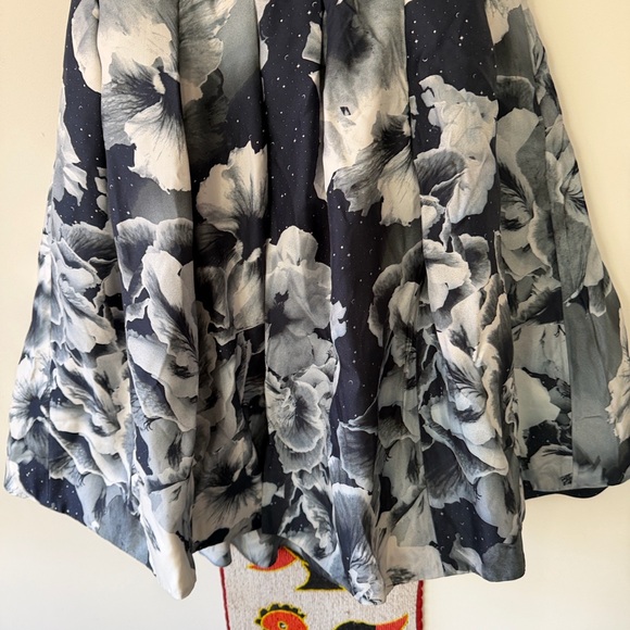 🌟🌟HOST PICK🌟🌟Stunning NWT “”MARCHESSA VOYAGE” 💯 Silk Dress - Picture 4 of 9